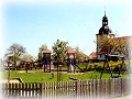 Kirche & Spielplatz